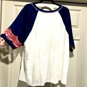 Torrid Crop Top w/Lace Sleeves Sz 4